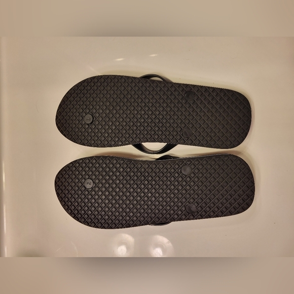 Like New Mens 10, Michael Kors Luggage/Black Brooks Flip Flop - Picture 2 of 2